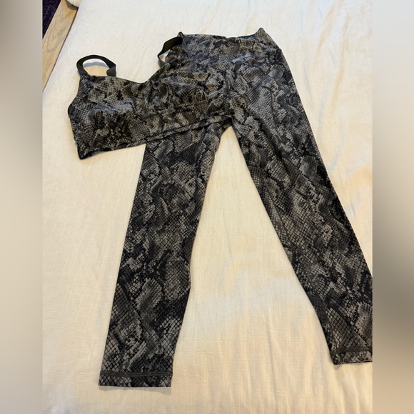 Aerie Workout Set; Top XL, Leggings L - Picture 1 of 3